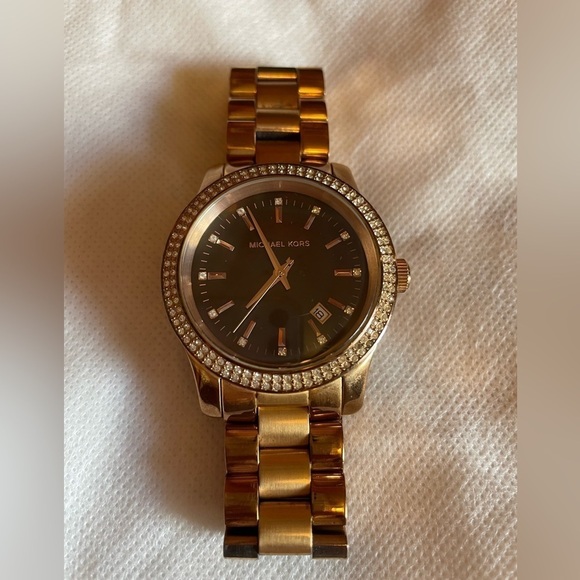 Michael Kors rose gold-Tone watch Swarovski crystals. Brown mother of pearl dial
